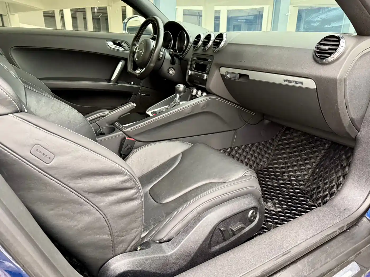 Audi TTS 2011 Model TTS Coupe 2.0TFSI quattro фото 12