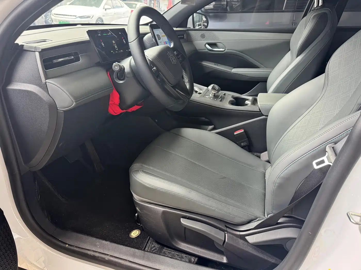 BYD Qin PLUS 2025 DM-i Smart Drive 55KM Leader фото 7