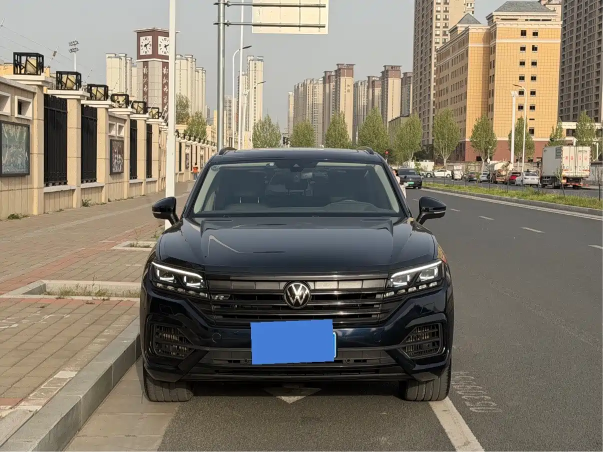 Volkswagen Touareg 2021 3.0TSI Sharp Edition with Gloss Black Sports Package фото 3