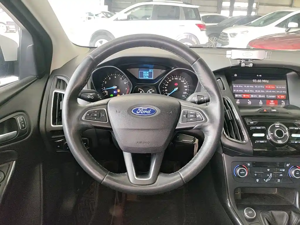 Фото 7 - Ford Focus