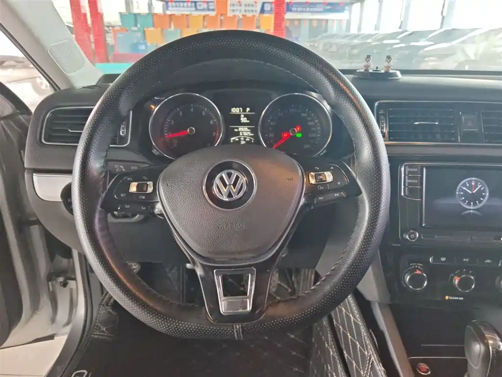 Volkswagen Sagitar 2018 1.6L Automatic Comfort фото 9