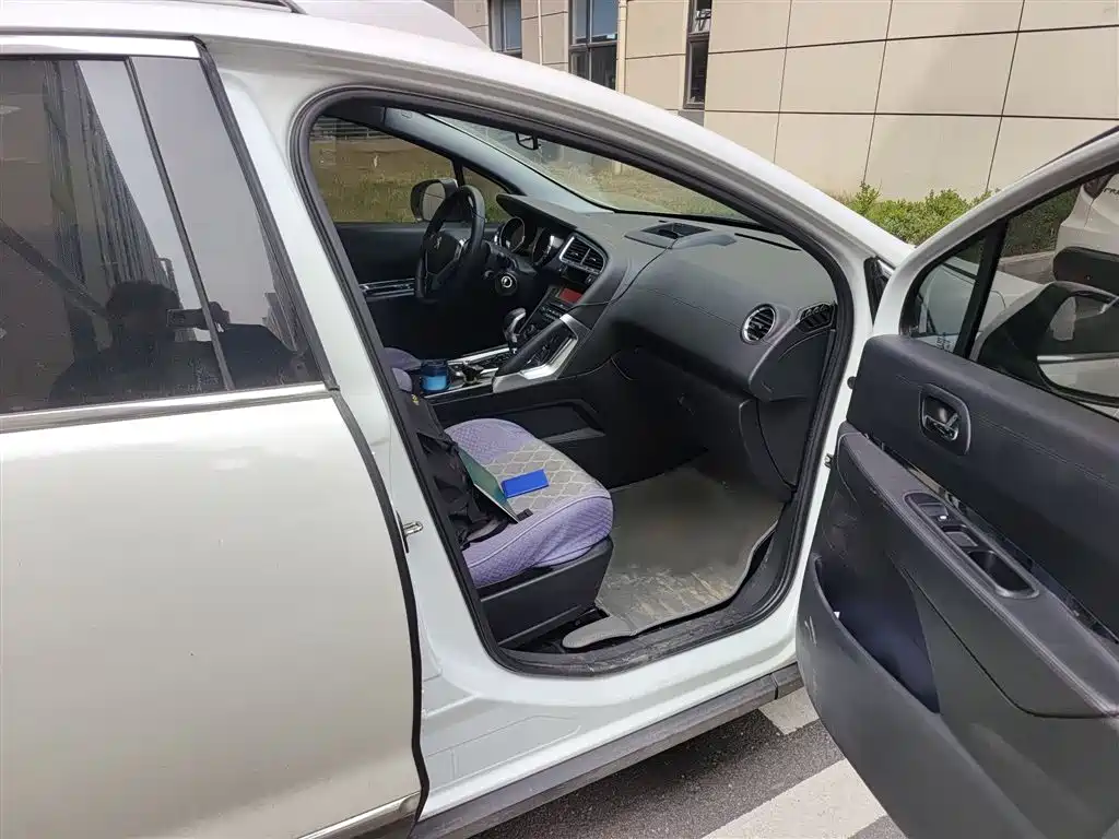Peugeot 3008 2015 2.0L Automatic Classic Edition фото 20