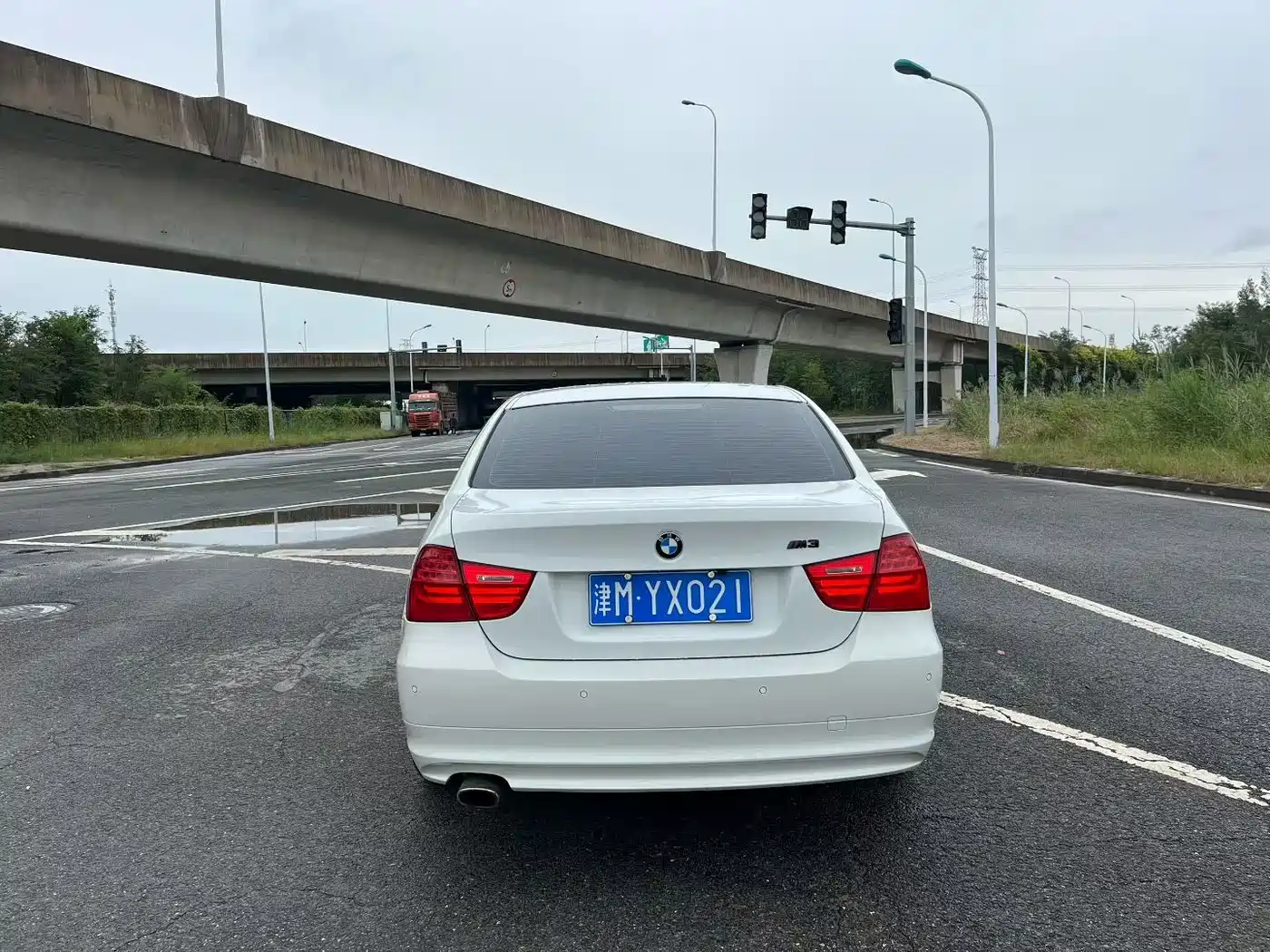 BMW 3 Series 2011 318i Leading фото 8
