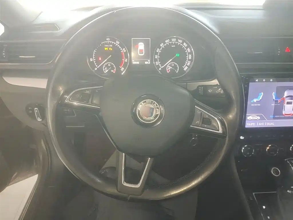 Škoda Superb 2016 TSI330 DSG Pioneer Edition фото 11
