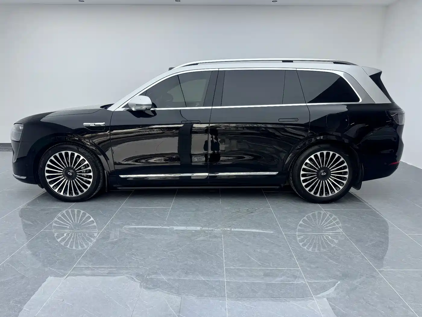 AITO Wenjie AITO M9 2024 Extended Range Ultra 42kWh 6-Seater фото 7