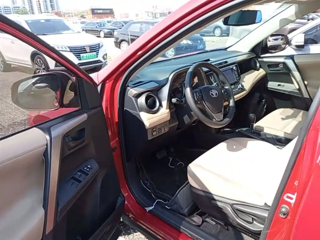 Toyota RAV4 Rongfang 2015 2.0L CVT 2WD Trend Edition фото 16