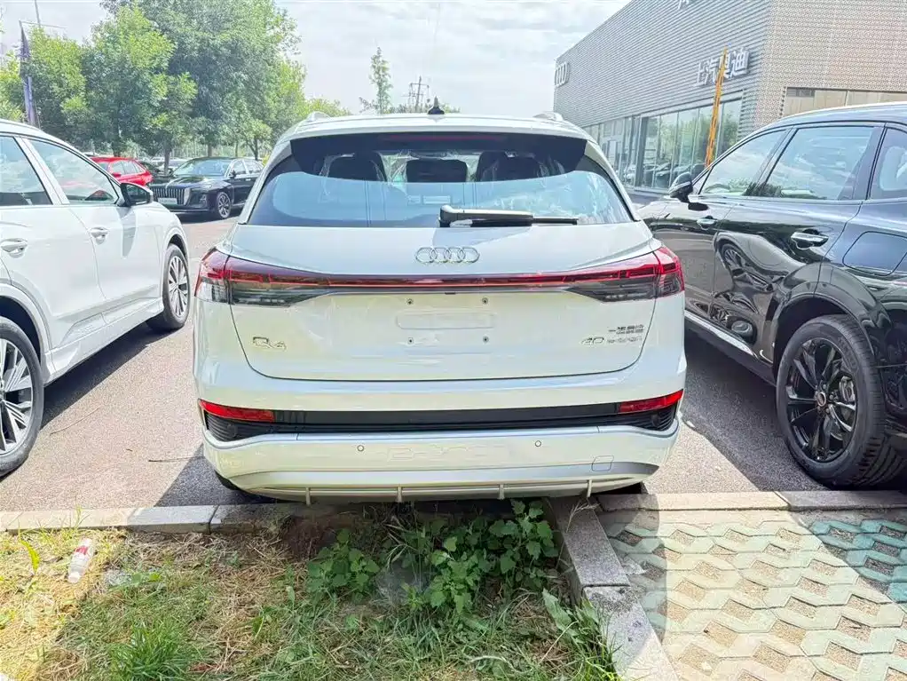 Audi Q4 e-tron 2024 40 e-tron Pioneer Edition фото 4