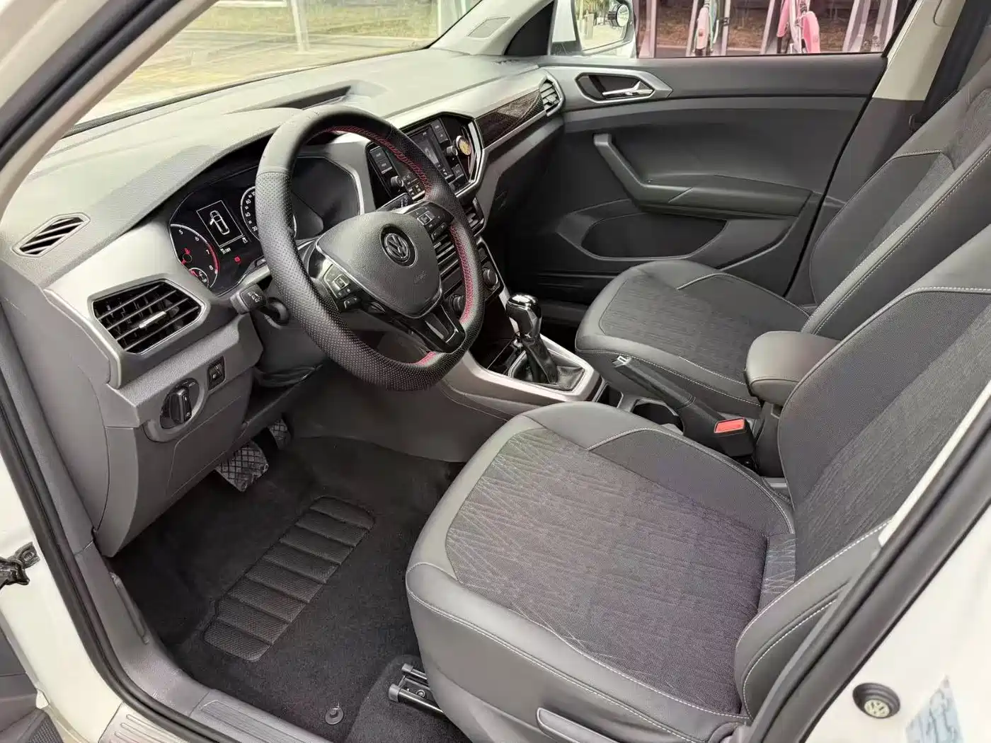 Volkswagen T-Cross 2019 1.5L Automatic Comfort Edition фото 5