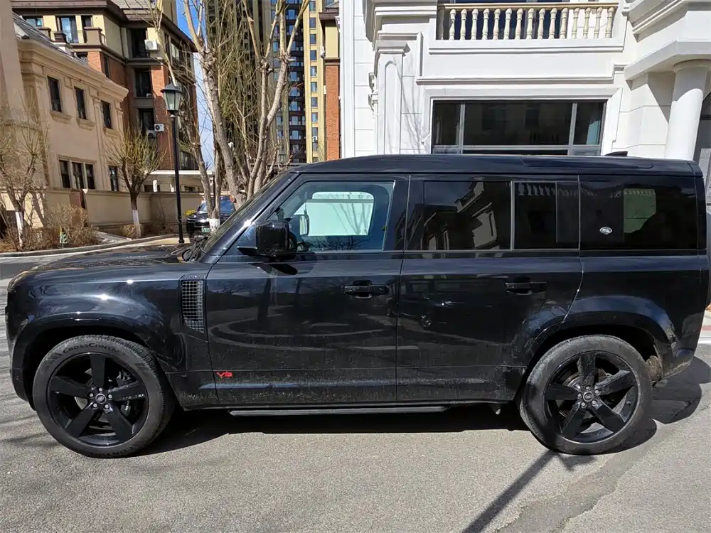 Land Rover Defender 2024 110 5.0T V8 фото 8