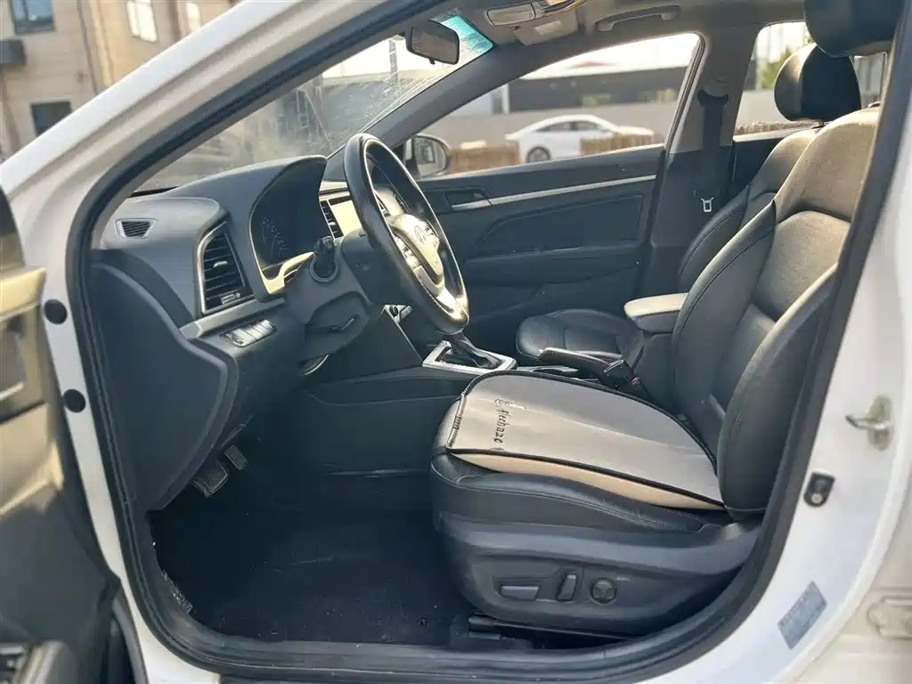 Hyundai Elantra 2016 1.6L Auto Smart·Luxury Edition фото 11