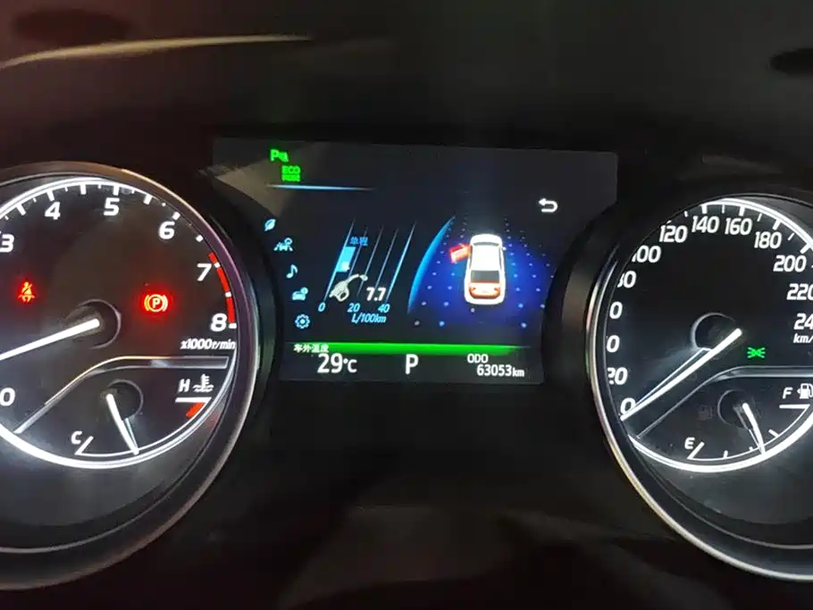 Toyota Camry 2018 2.5G Luxury Edition фото 14