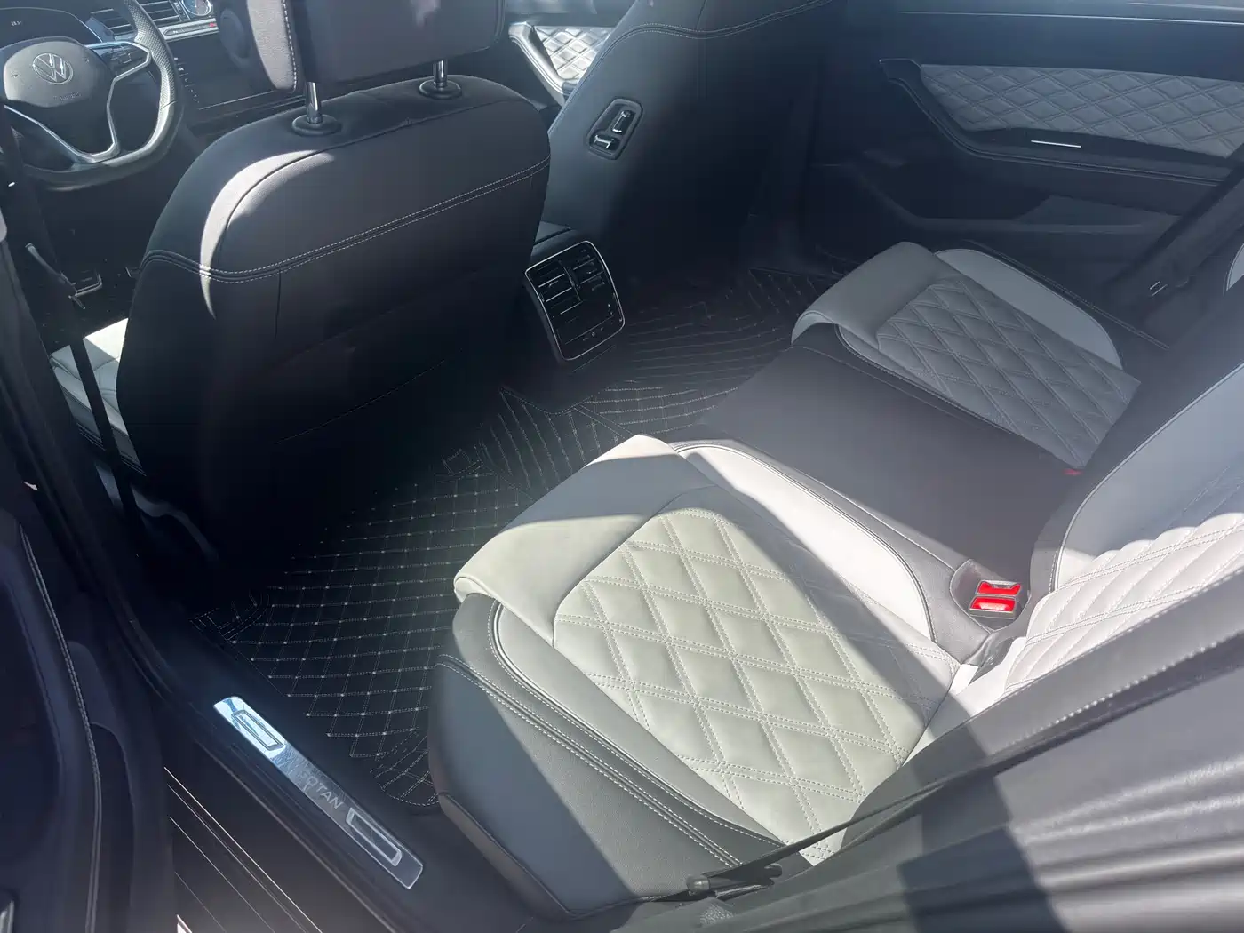 Volkswagen Magotan 2023 Model 2 Million Units Commemorative Edition 280TSI DSG Leading Version фото 8