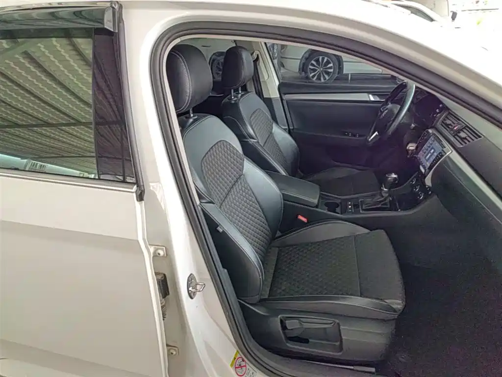 Škoda Superb 2016 TSI280 DSG Pioneer Edition фото 24