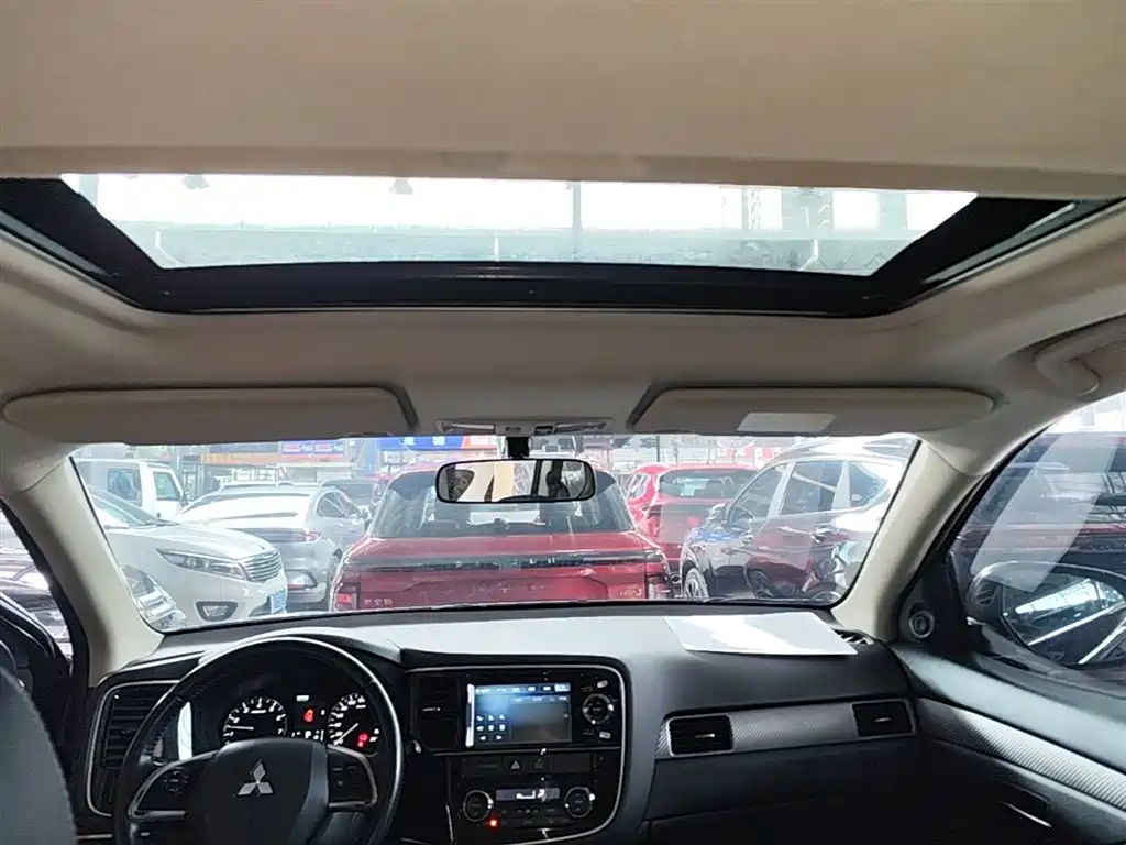 Mitsubishi Outlander (Import) 2014 2.4L 4WD Luxury Value Edition 5-seater фото 18