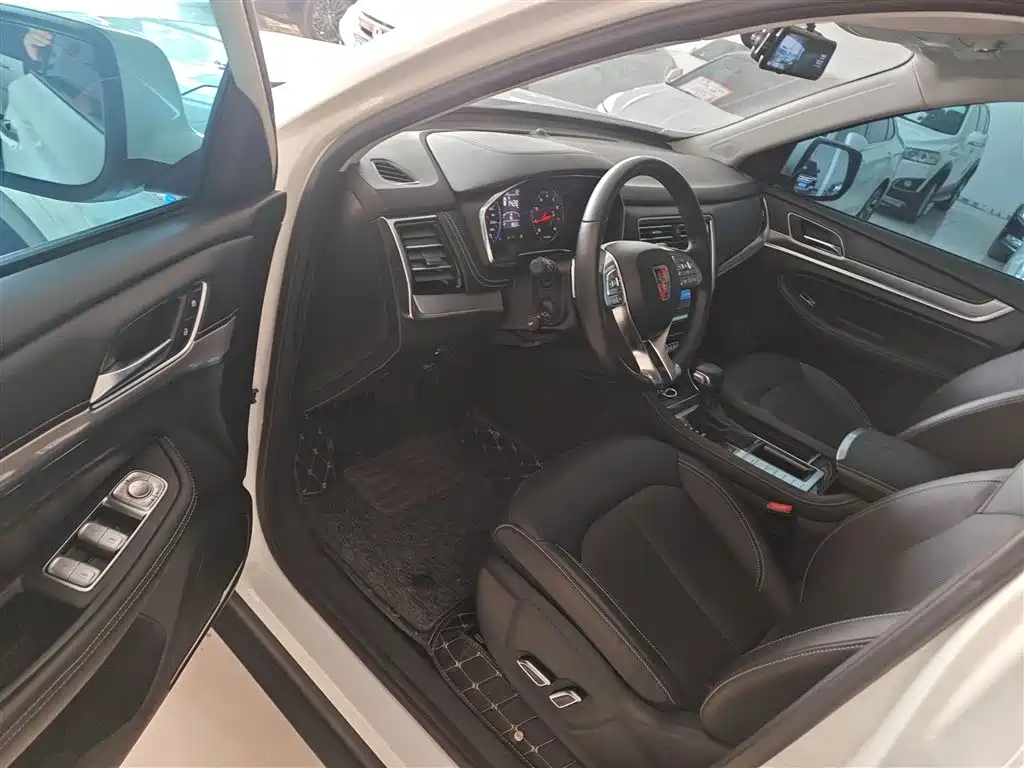 ROEWE RX8