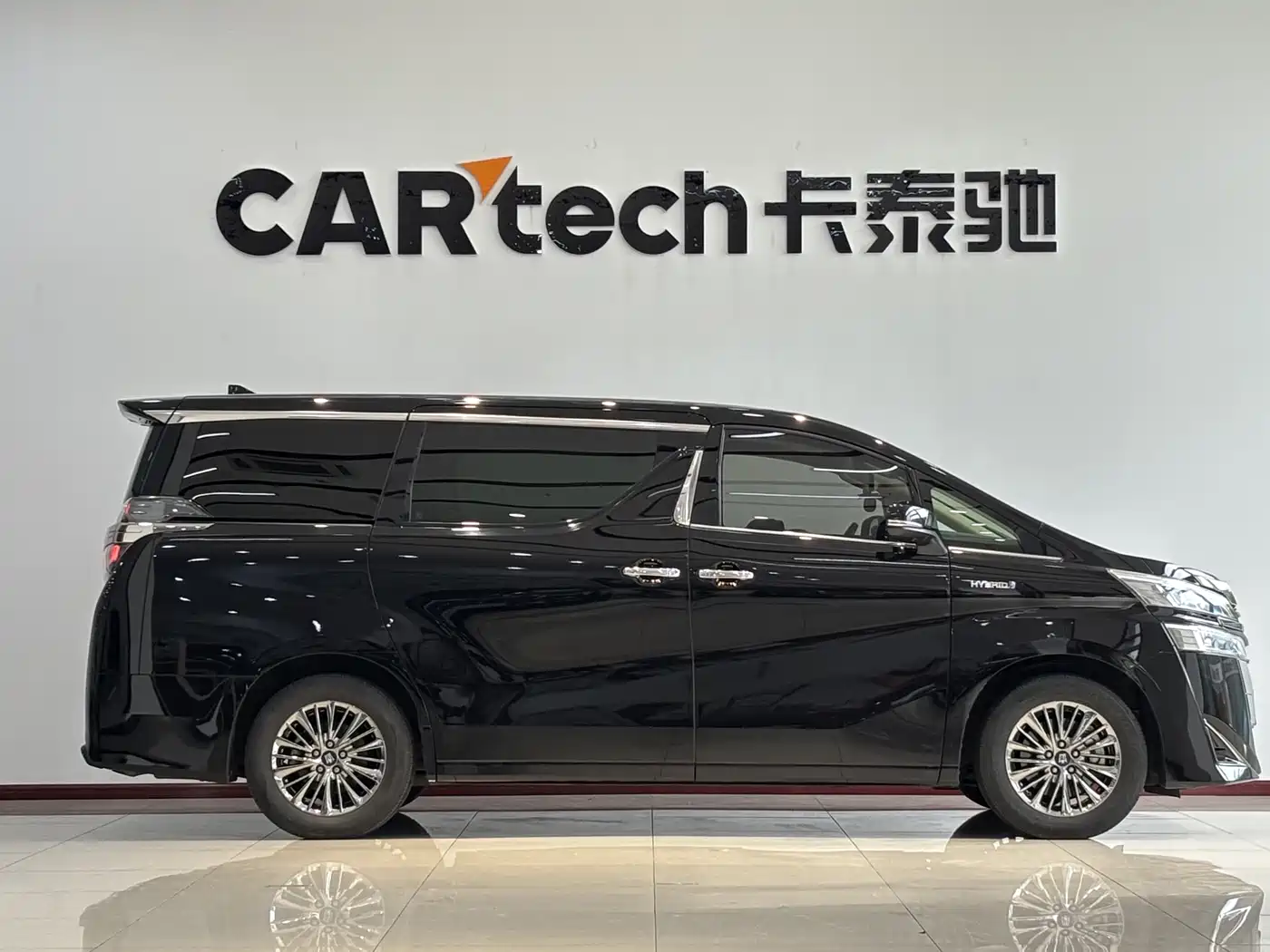 Toyota Vellfire 2021 Crown Hybrid 2.5L HV Premium Edition фото 4
