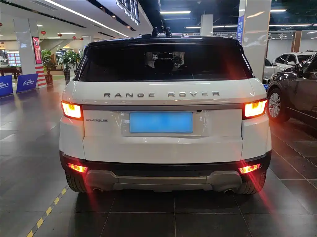 Land Rover Range Rover Evoque 2017 2.0T SE Smart Shine Edition фото 4