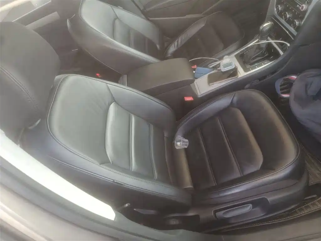 Volkswagen Passat 2014 1.8TSI DSG Luxury Edition фото 25