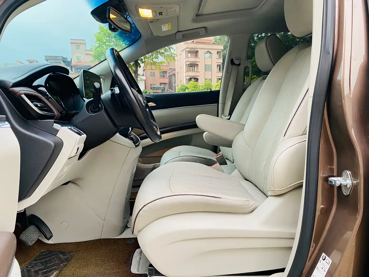 Buick GL8 2021 Land Business Class 652T Luxury фото 5