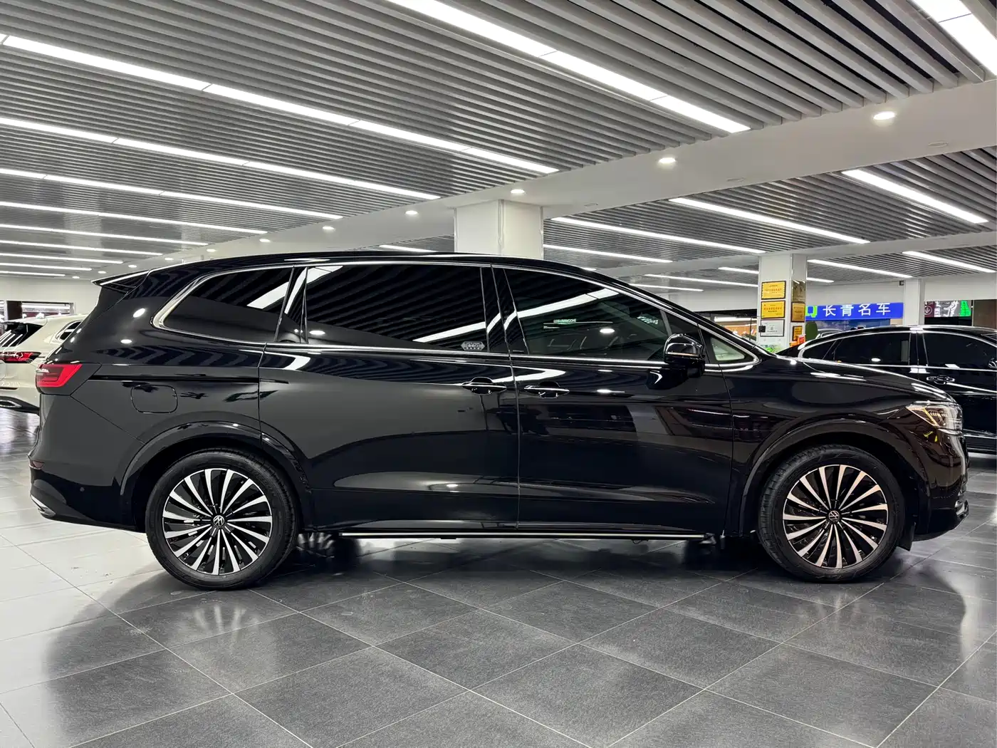 Volkswagen Viloran 2024 380TSI Executive Edition фото 3