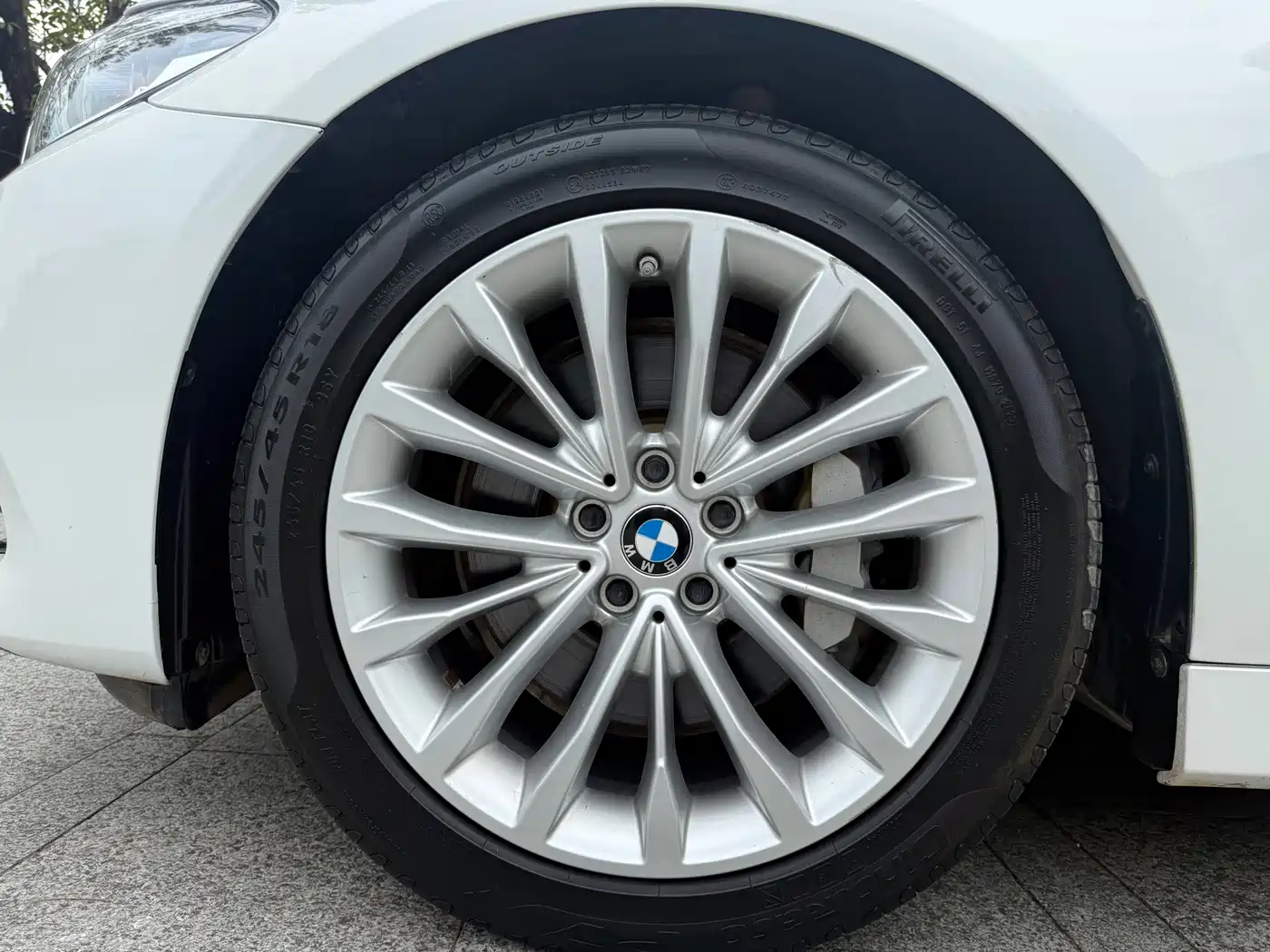 Photo 19 - BMW 5 Series