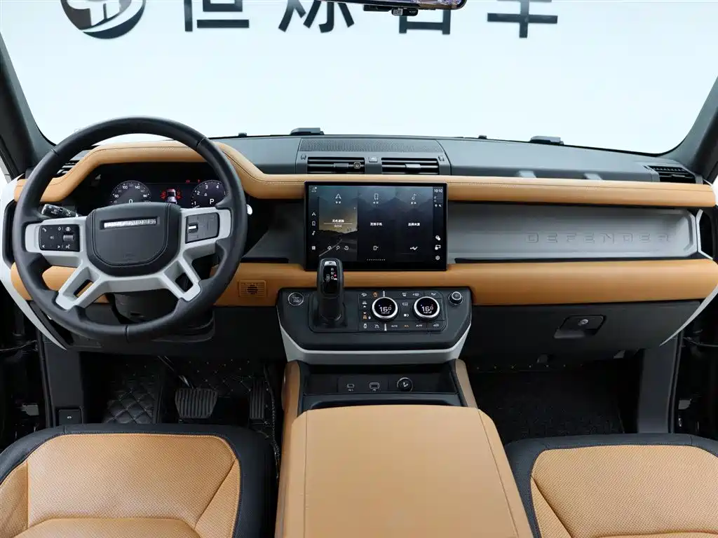 Land Rover Defender 2024 110 3.0T P400 Dark Special Edition фото 16