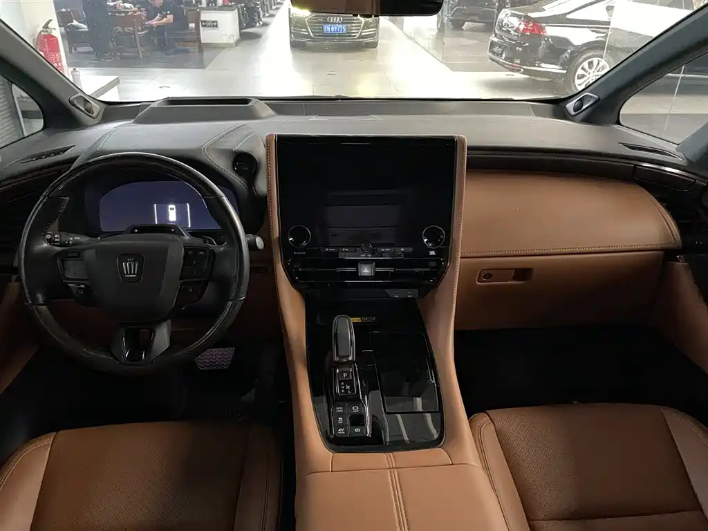 Toyota Vellfire 2024 Crown Hybrid 2.5L Executive Premium Edition фото 7