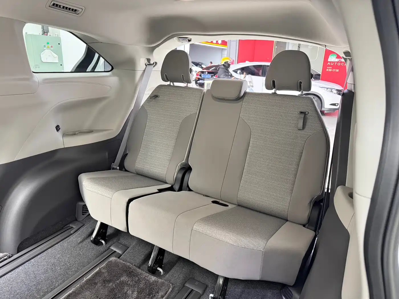 Toyota Sienna 2021 2.5L Hybrid Comfort Edition фото 18