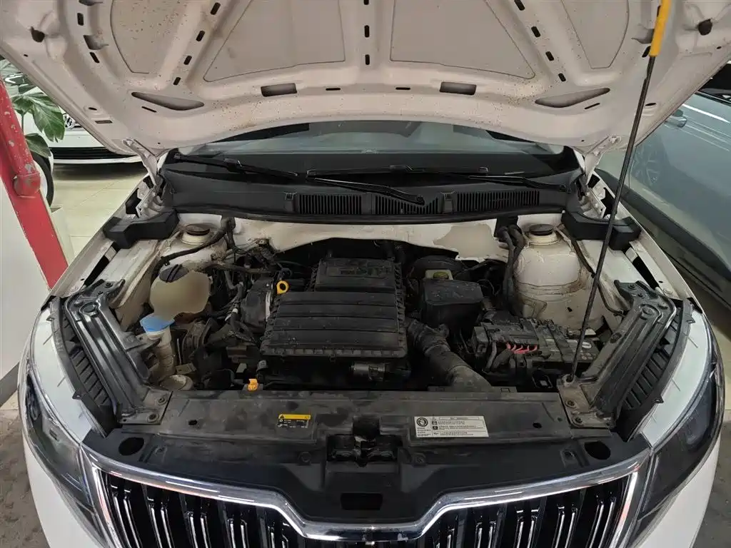 SKODA KOMICK