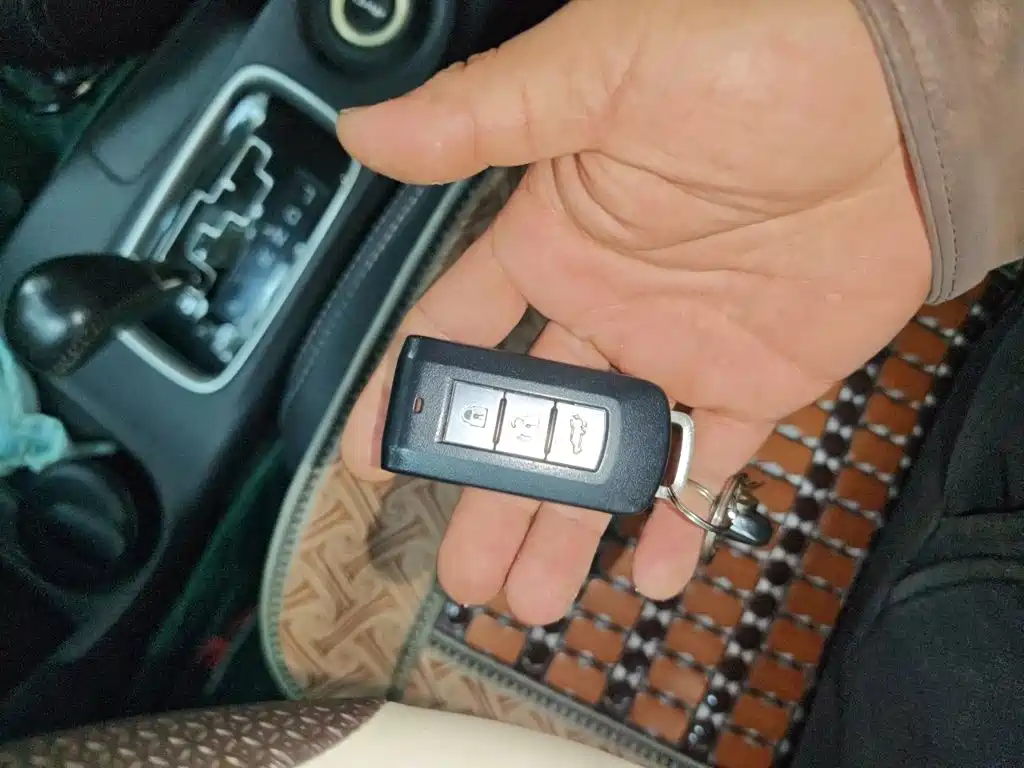 Photo 9 - Mitsubishi Outlander