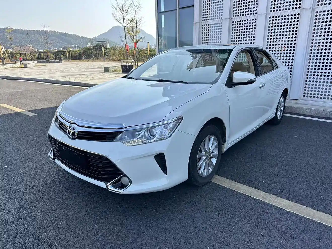Toyota Camry 2016 2.0E 10th Anniversary Elite Edition фото 19