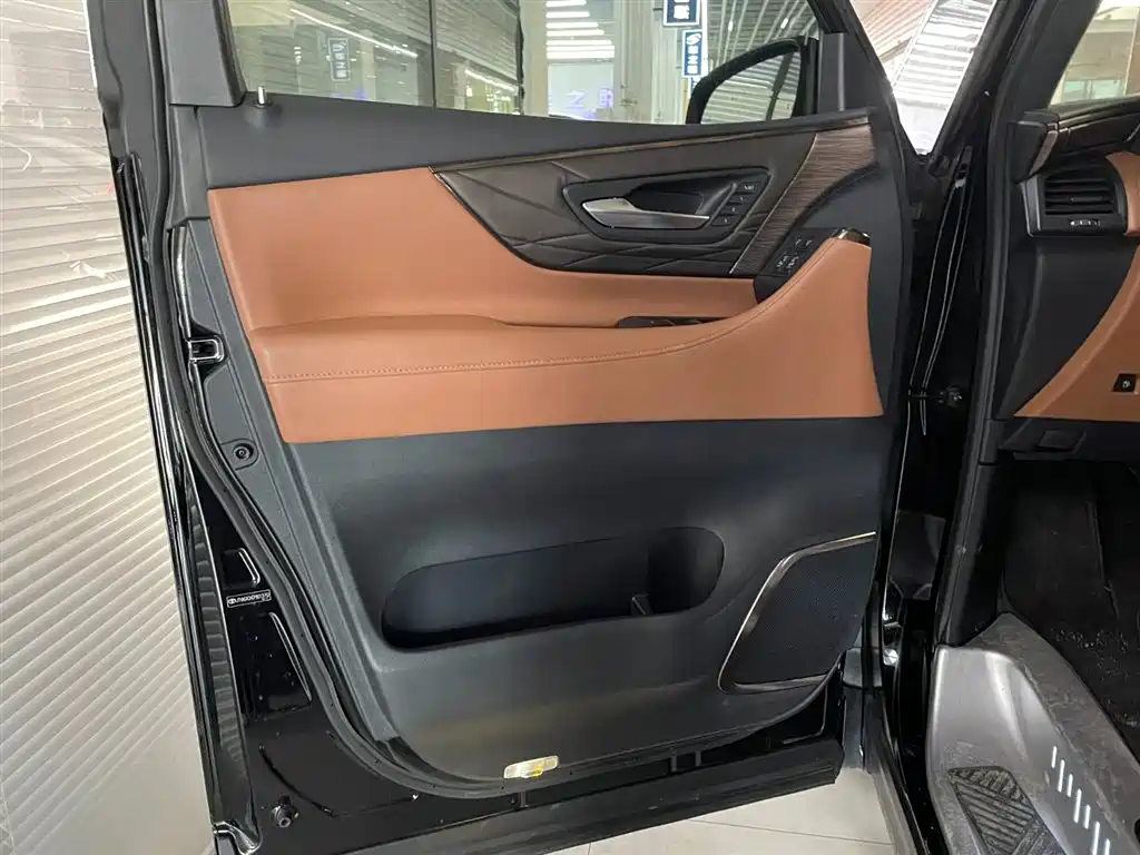 Toyota Vellfire 2024 Crown Hybrid 2.5L Executive Premium Edition фото 13