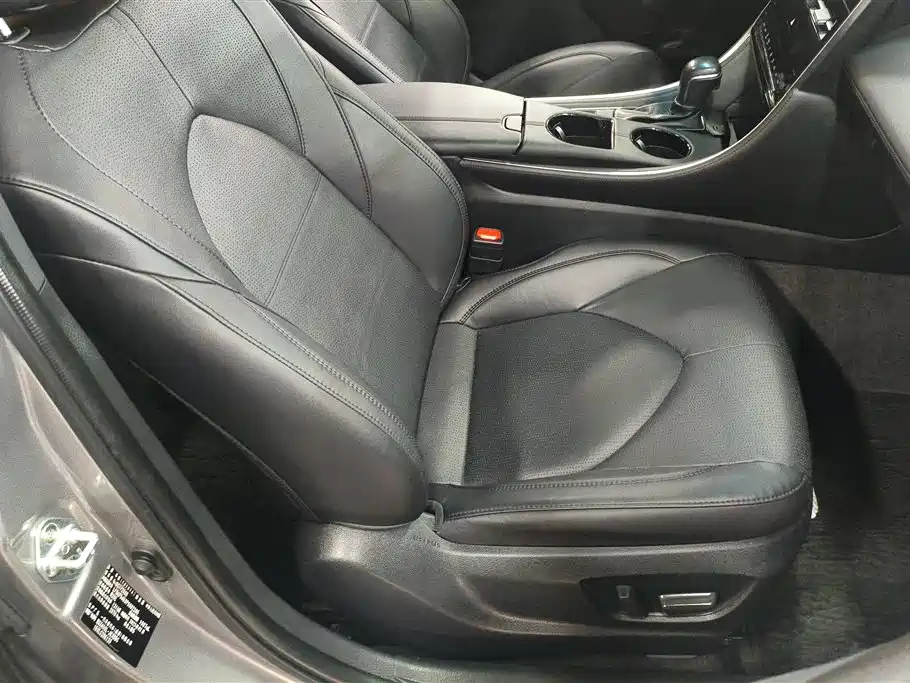 Toyota Avalon 2022 2.0L Luxury Edition фото 8