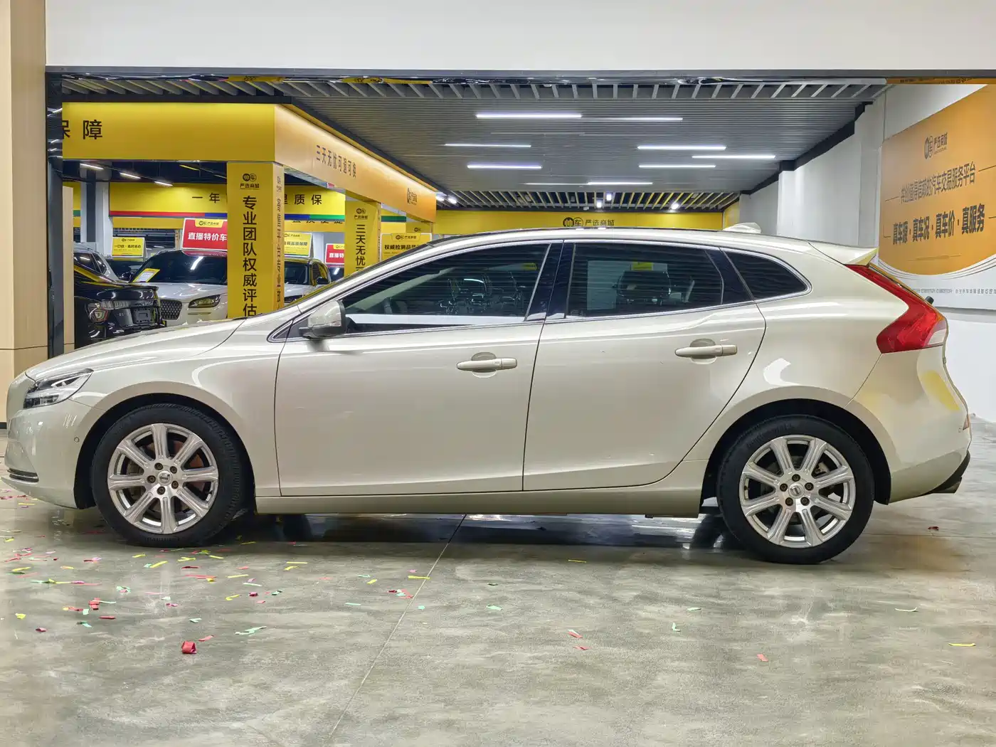 Volvo V40 2017 2017 T3 R-Design