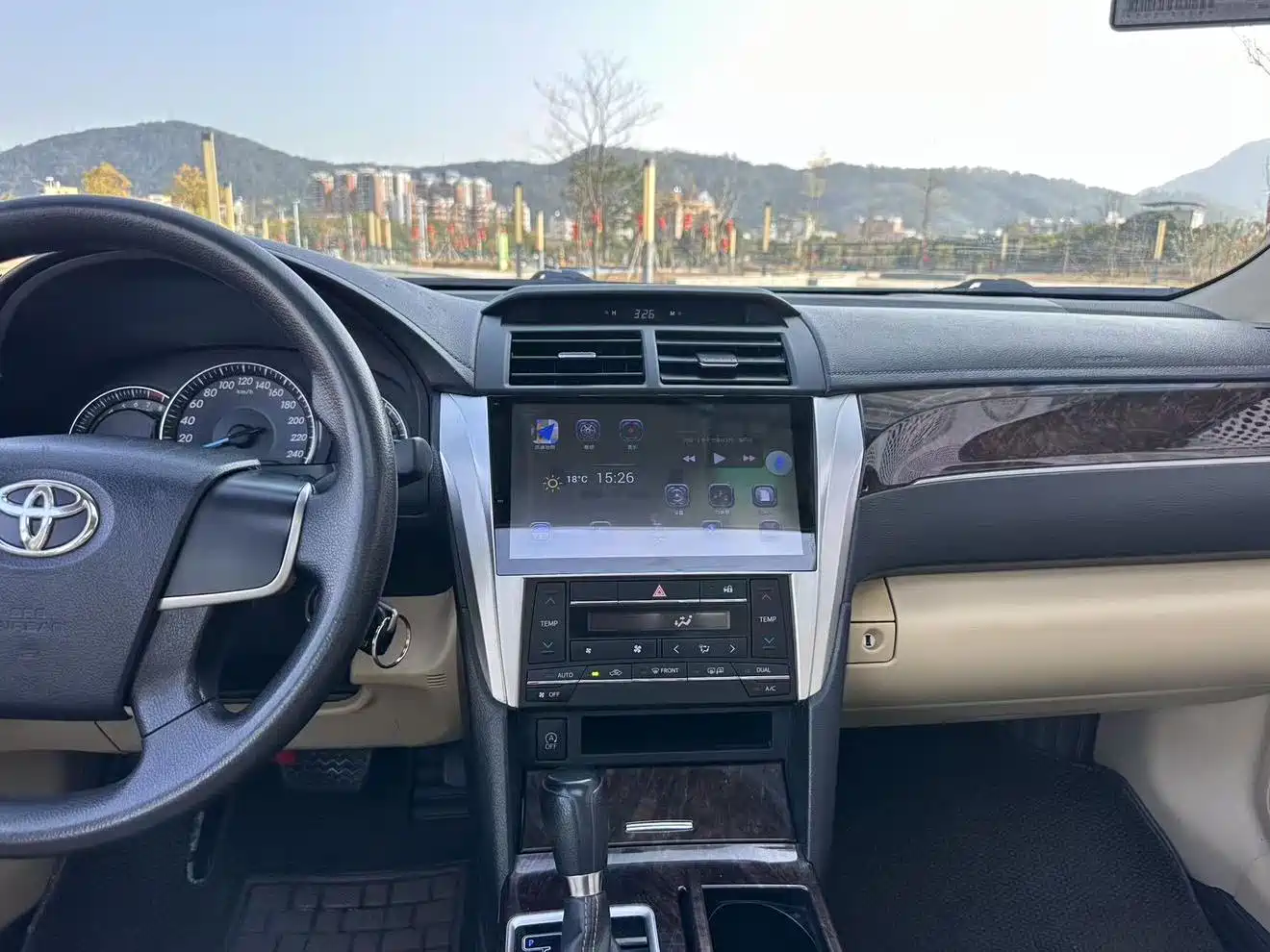 Toyota Camry 2016 2.0E 10th Anniversary Elite Edition фото 10