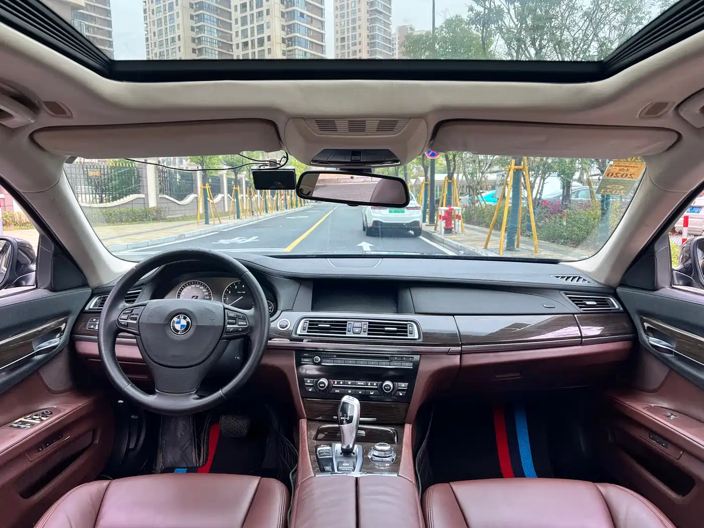 BMW 7 Series 2011 730Li Elegance фото 12
