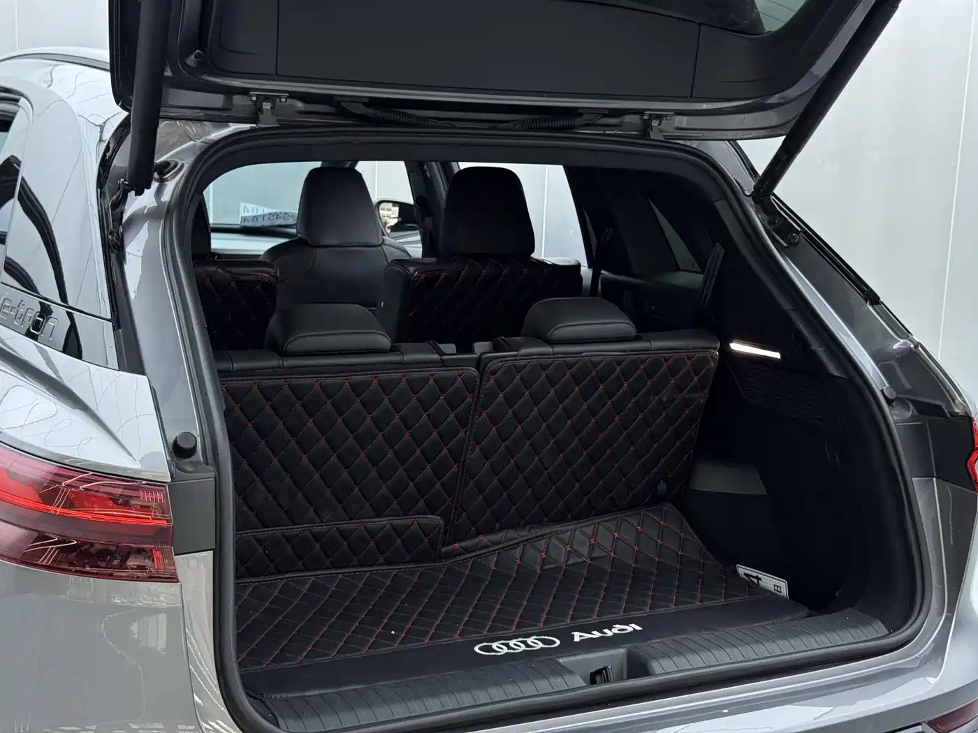 Audi Q5 e-tron 2022 40 e-tron Starlight Edition Mecha Suit Sun Chaser Version фото 26