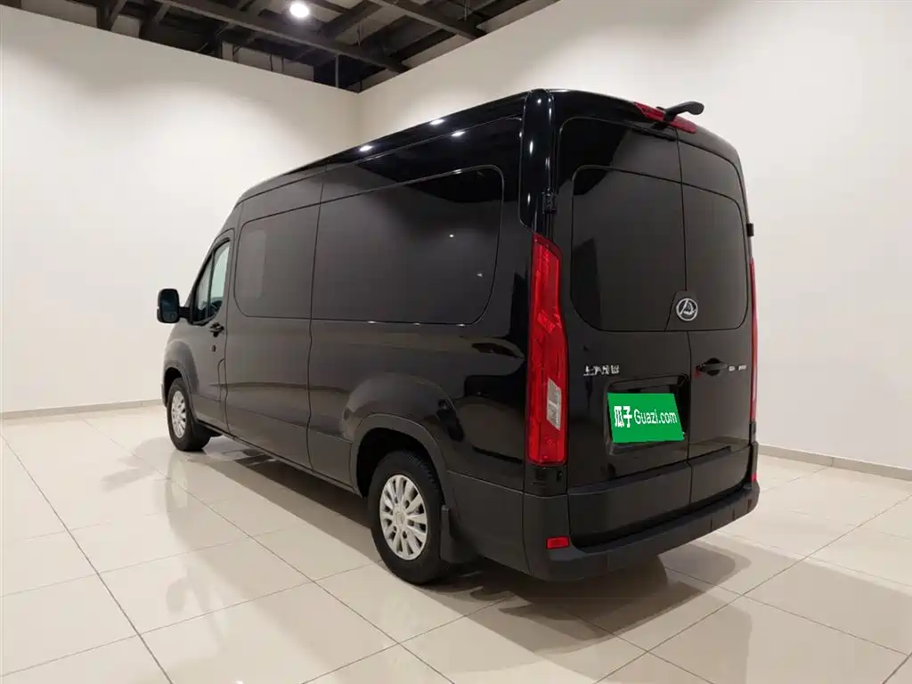 SAIC Maxus Xintu V90 2022 2.0T Automatic Zhiyun King RWD Extended Wheelbase High Roof Single Rear Tire 6/7-Seater фото 5