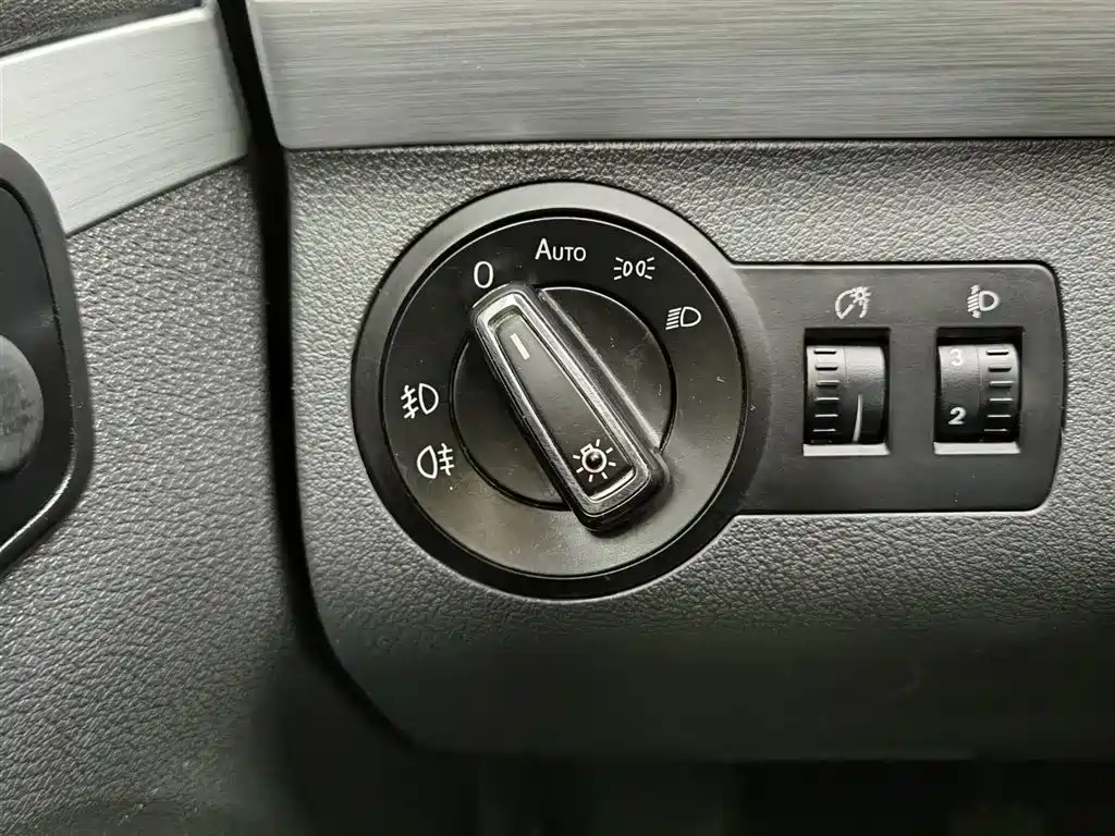 Volkswagen Touran 2015 1.4T Manual Trend Edition 5-seater фото 21