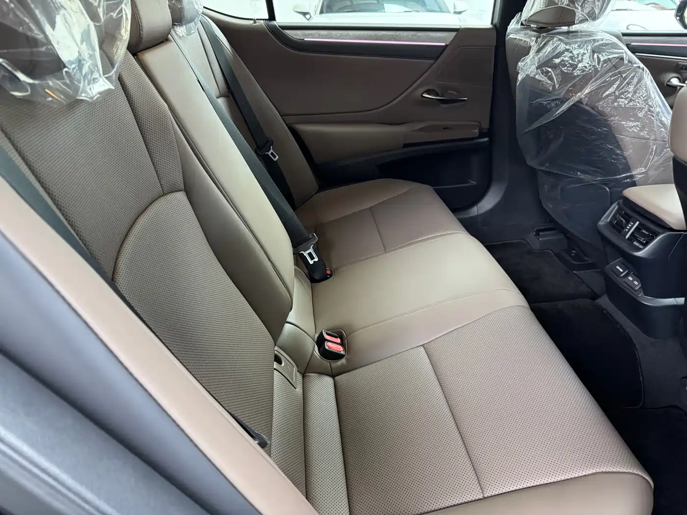 Lexus ES 2025 200 Ultimate Edition фото 10
