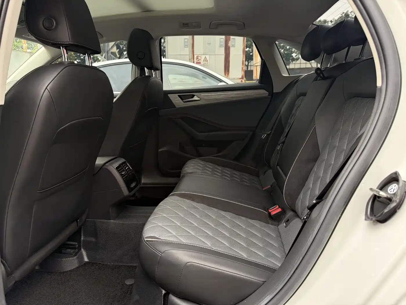 Volkswagen Sagitar 2023 300TSI DSG Excellence Edition фото 9