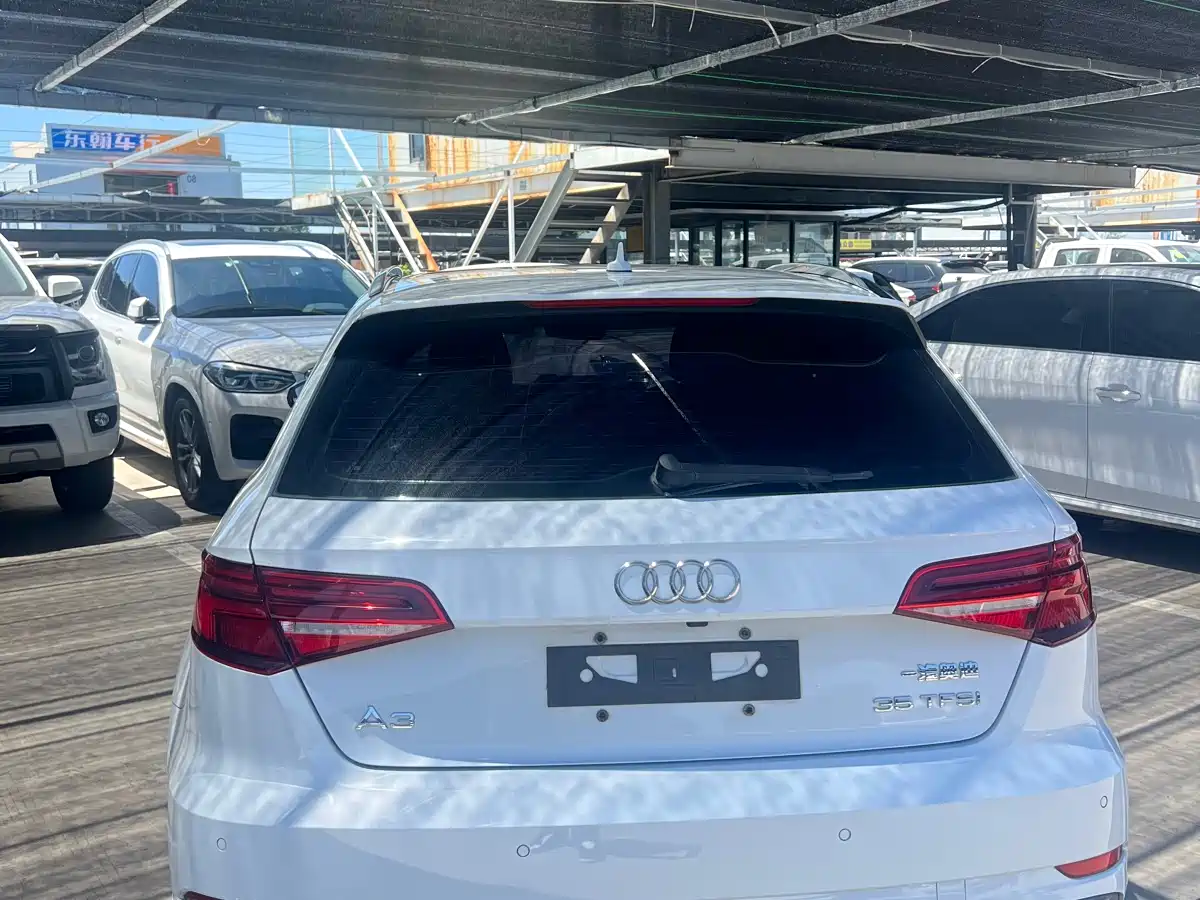 Audi A3 2018 30th Anniversary Sportback 35 TFSI Sport фото 5