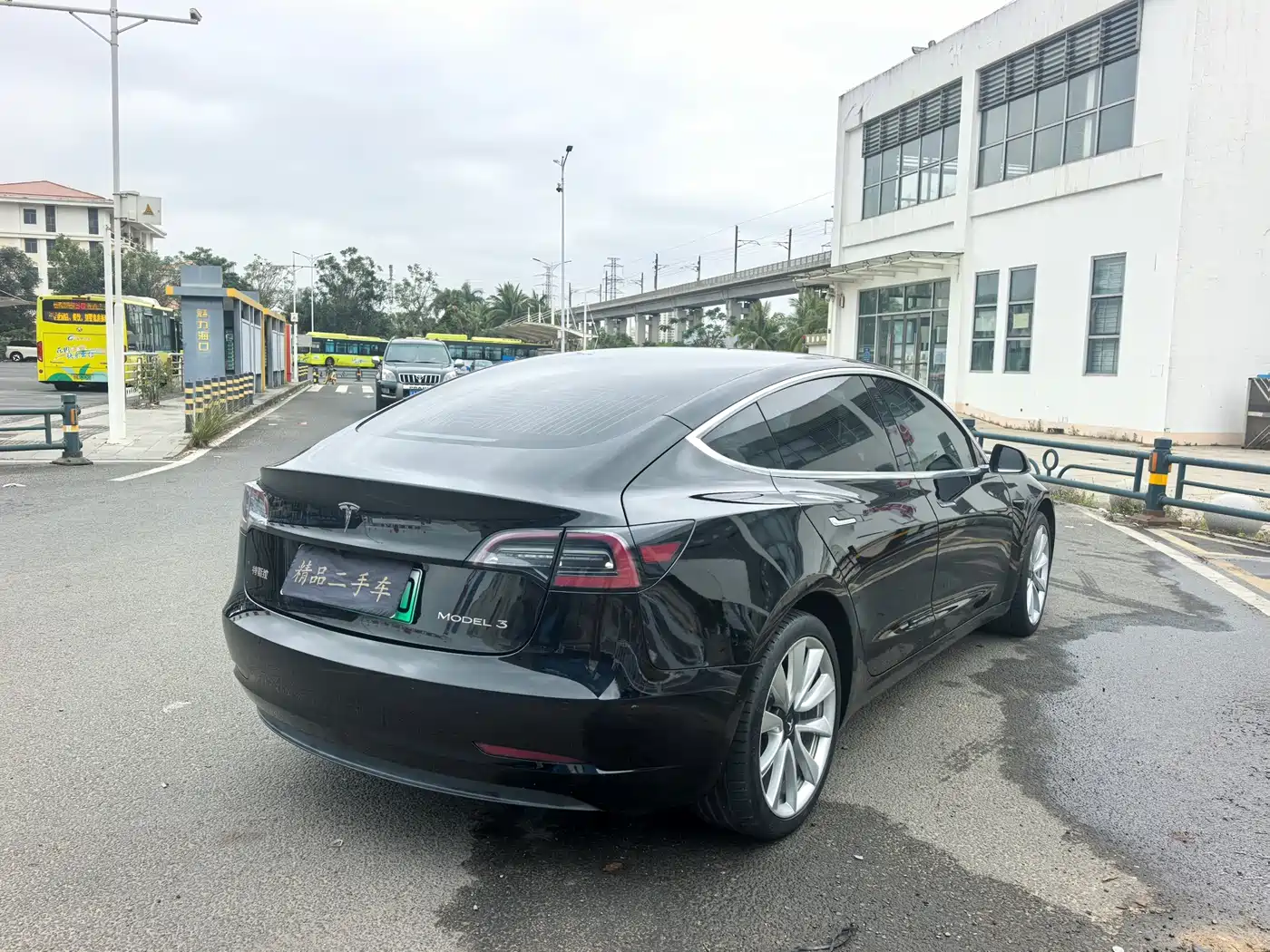 TESLA MODEL 3