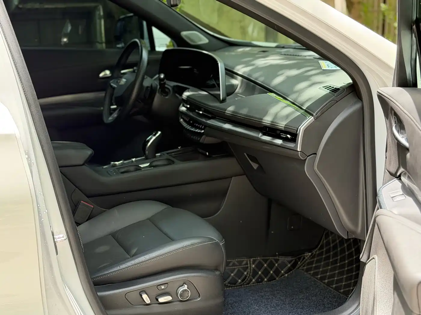 Cadillac XT4 2024 28T 2WD Premium фото 18