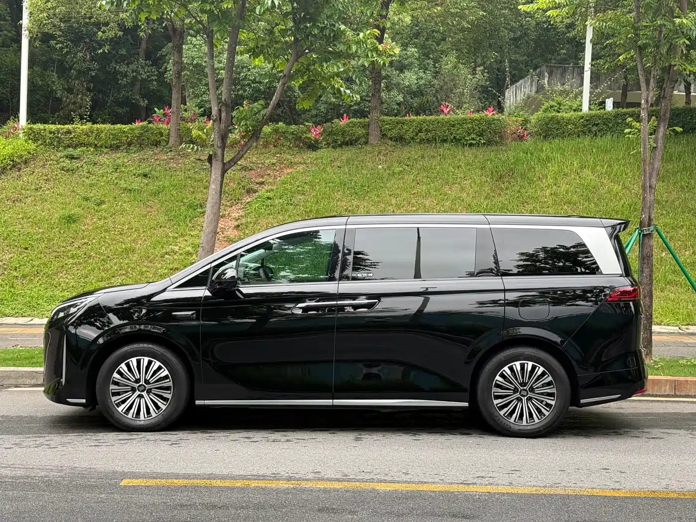 BYD Xia 2025 DM-i 1.5T 100km Surpass Edition фото 17