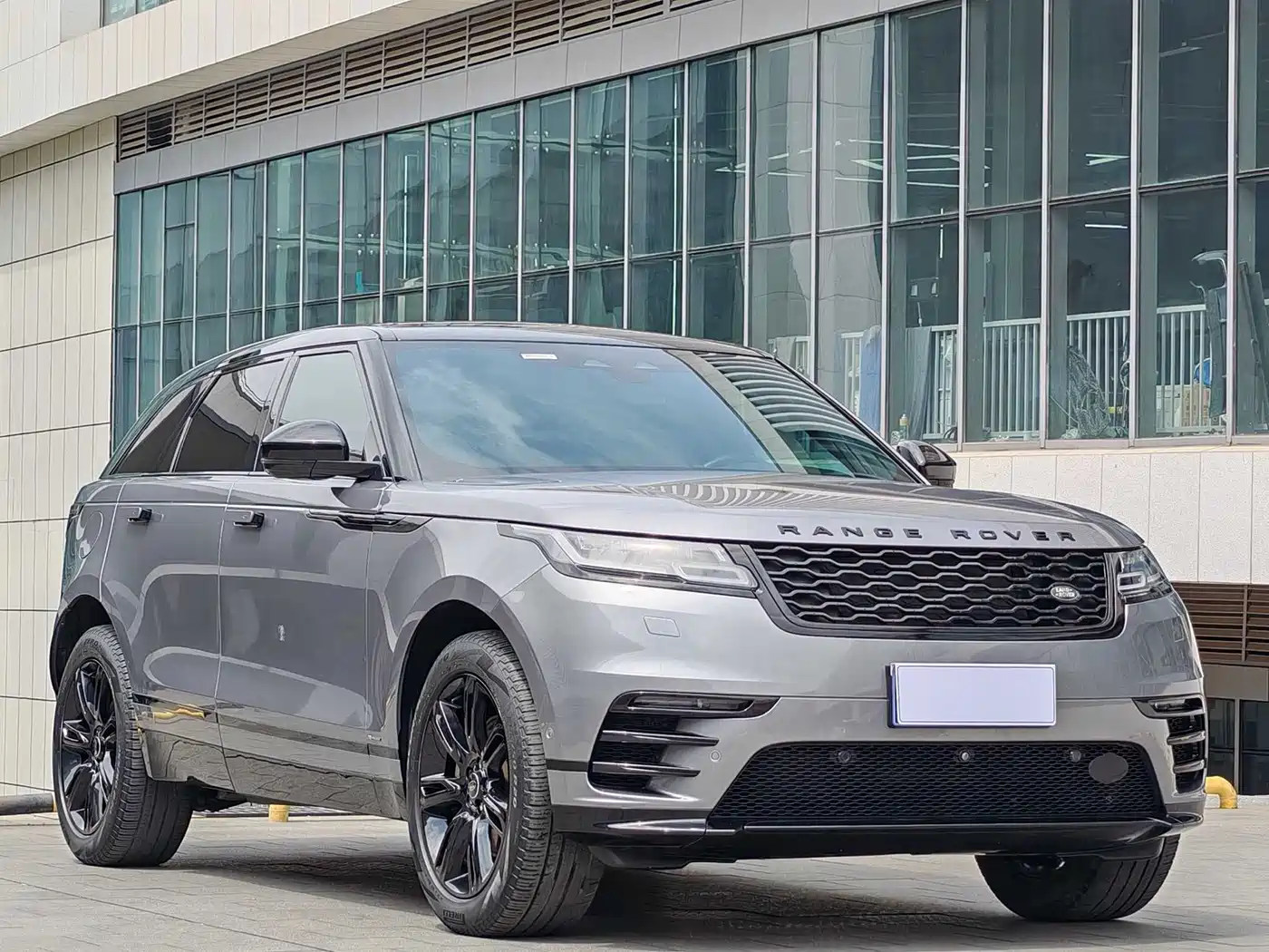 Land Rover Range Rover Velar 2021 P250 Gloss Black Collector's Edition фото 3