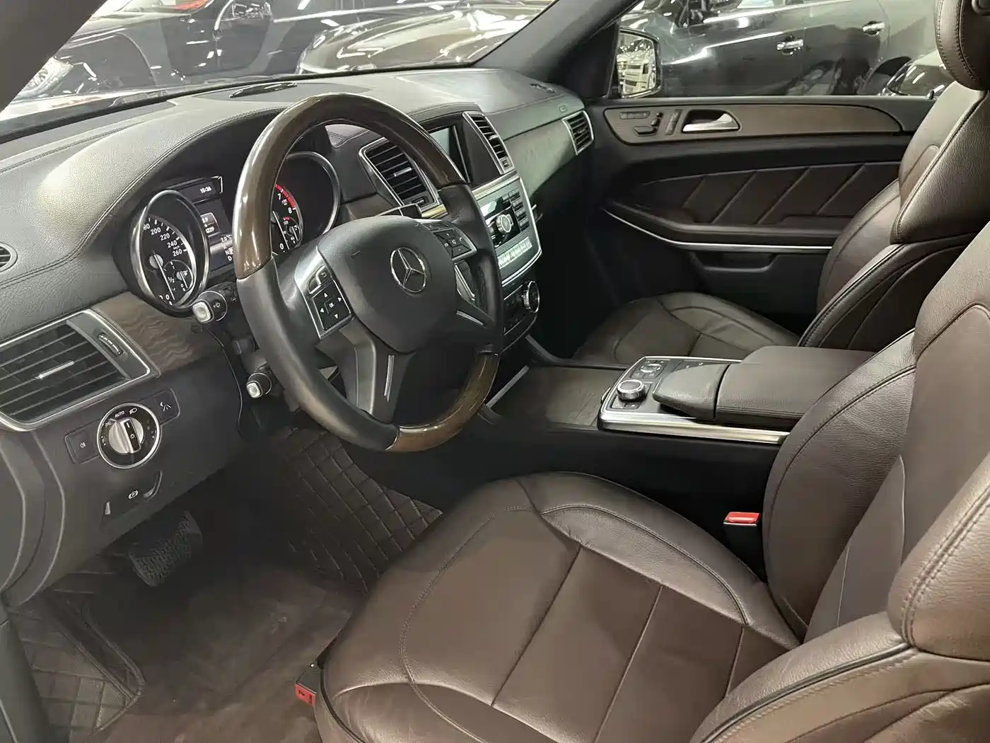 Mercedes-Benz GL-Class 2013 GL 500 4MATIC фото 7