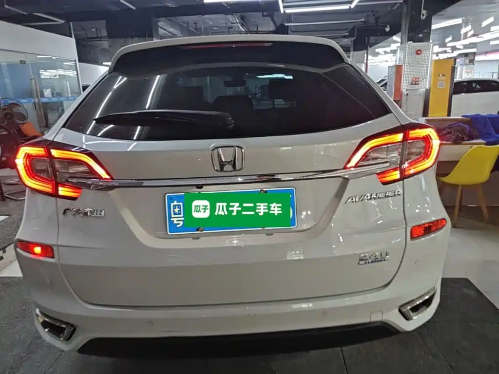 Фото 6 - Honda Avancier