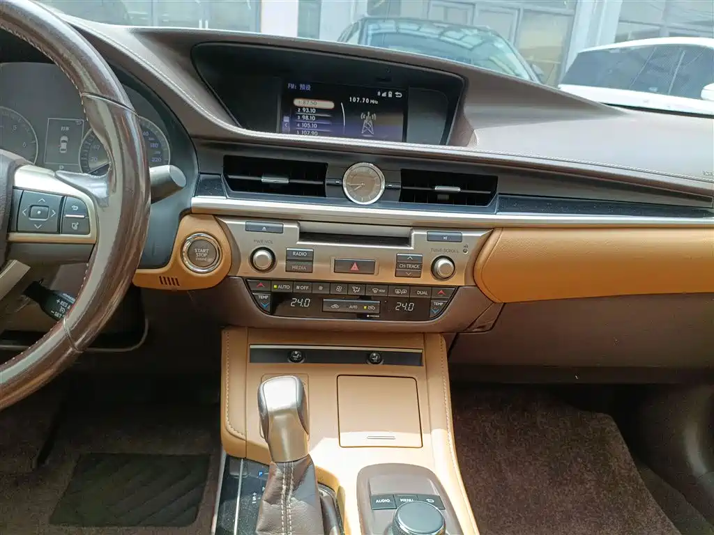 Lexus ES 2015 200 Elite Edition фото 6