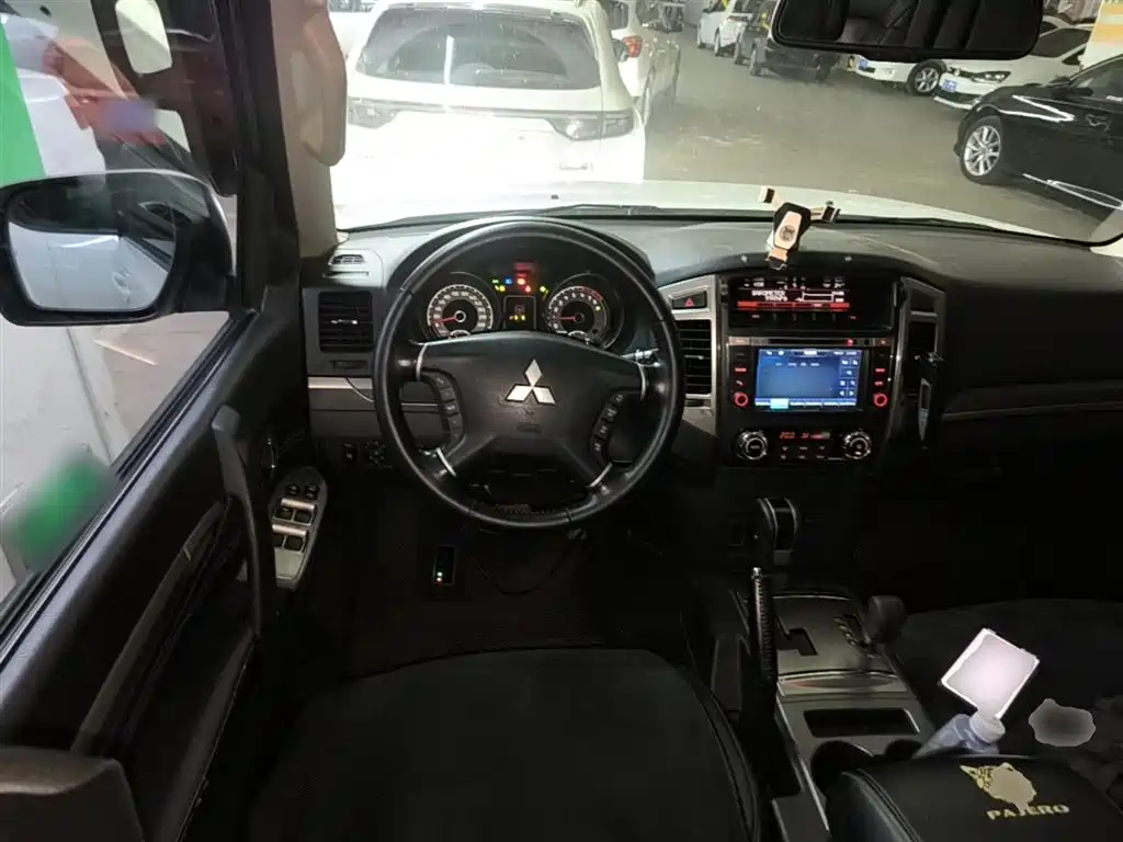 Mitsubishi Pajero (Import) 2016 3.0L Automatic Standard (China IV) фото 11